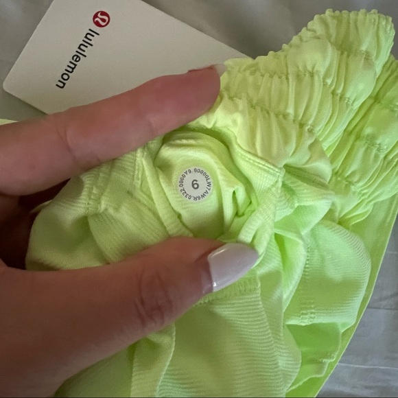 NWT lululemon faded zap hotty hot high rise shorts 2.5” - Picture 10 of 14